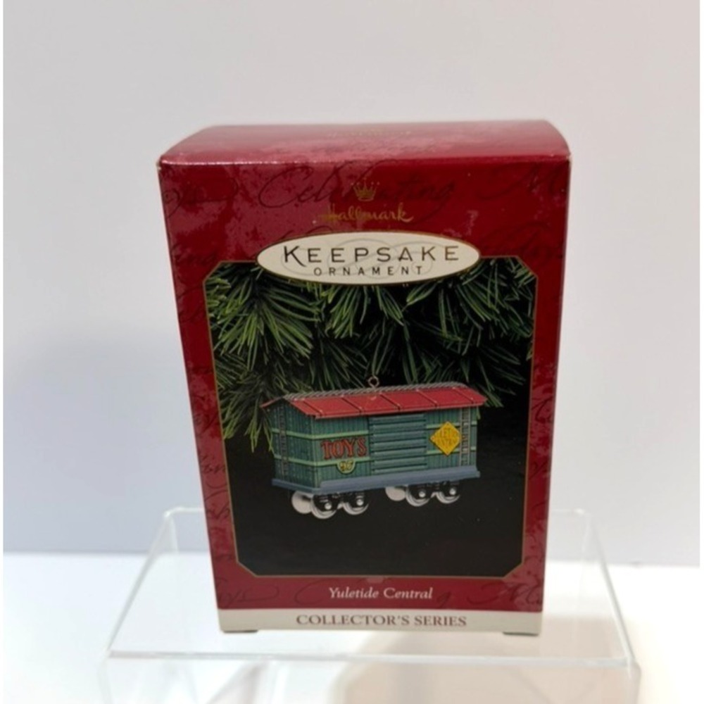 1997 Hallmark Keepsake Ornament Yuletide‎ Central Collector's Series #4